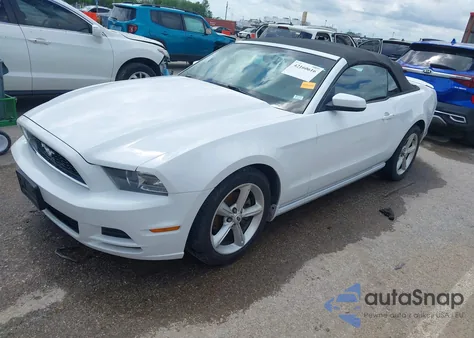 2014 Ford Mustang V6 Premium z USA, uszkodzony, nr VIN 1ZVBP8EM2E5220391